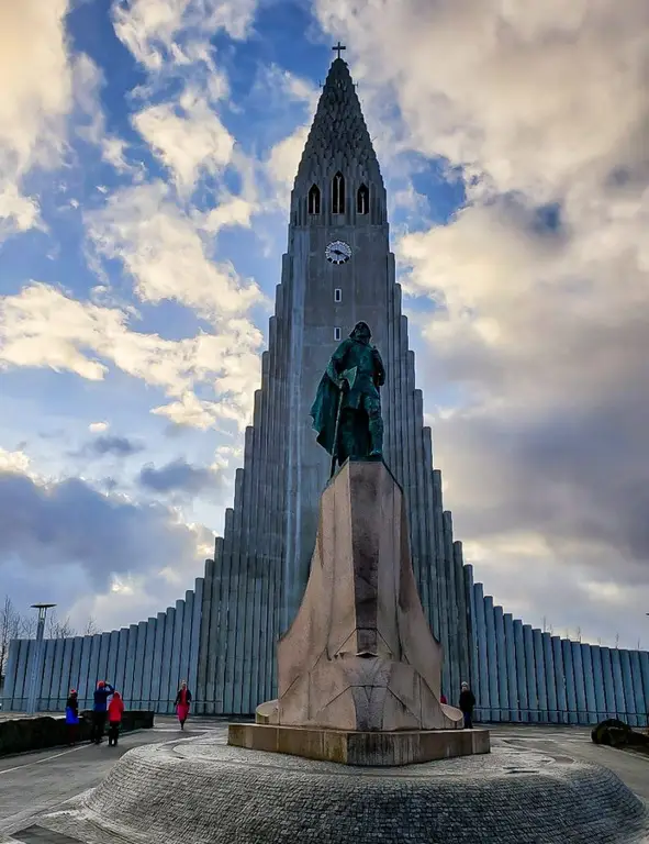  Hallgrimskirkja