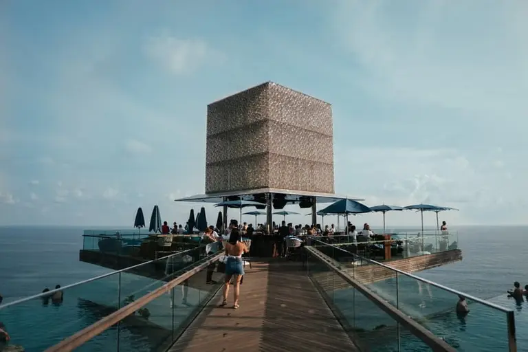 Uluwatu, Bali
Omnia 