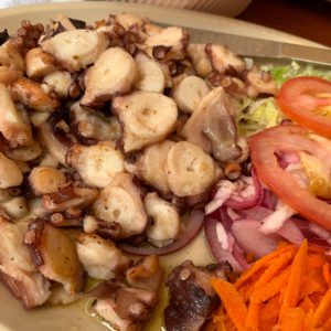 Pulpo al mojo de ajo