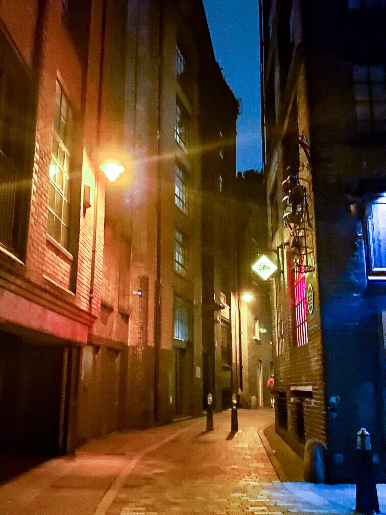 London southbank alley