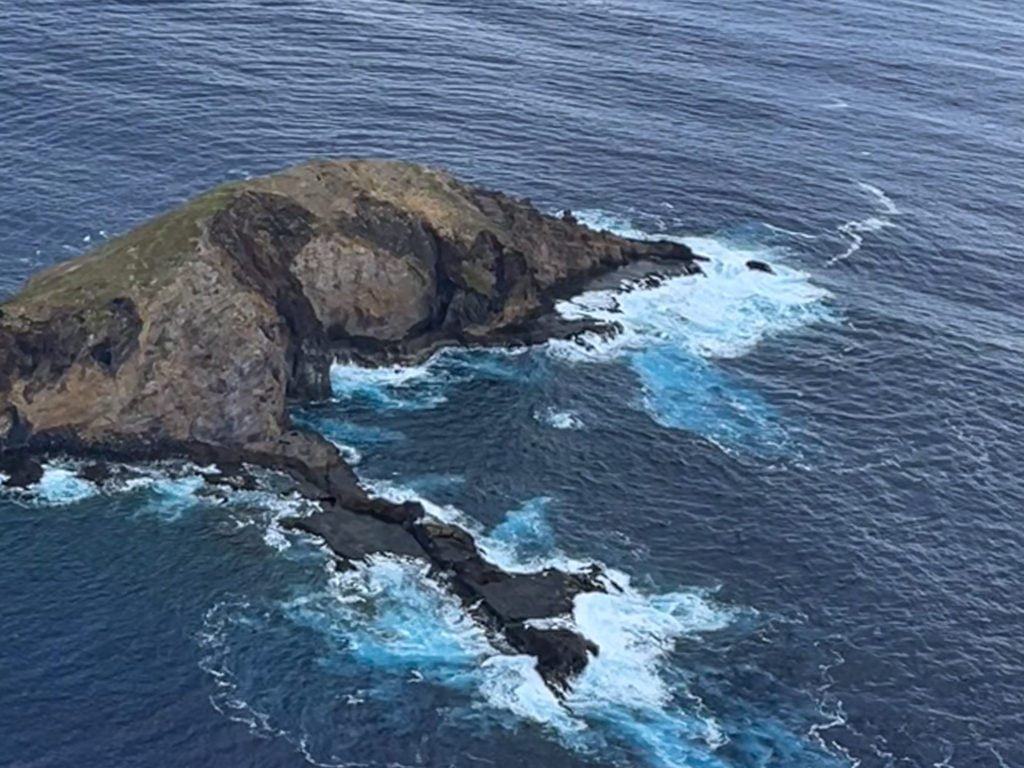 Maui Helicopter Tour - Kanaha Rock (Turtle Rock)
