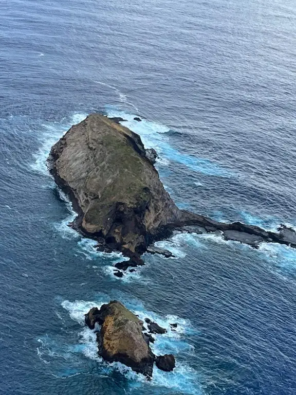 Maui Helicopter Tour - Kanaha Rock (Turtle Rock)