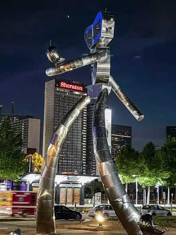 Dallas Traveling Man Statue, Deep Ellum