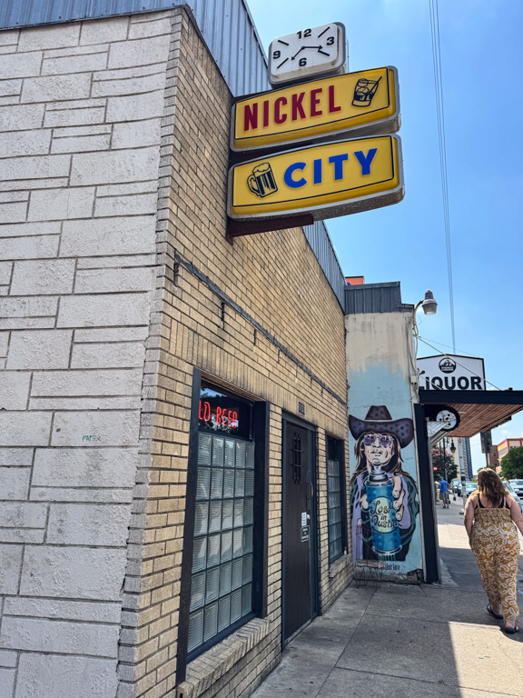 Austin
Nickel City Bar
Day Drinking