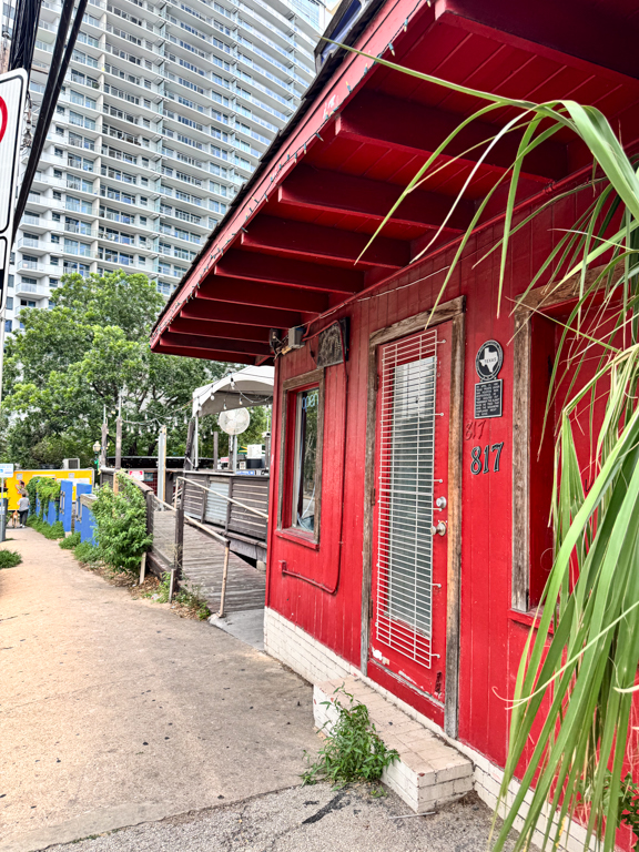 Austin
Tiniest Bar in Texas
