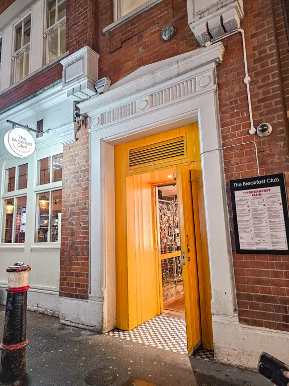 Mayor of Scaredy Cat Town
London Exterior